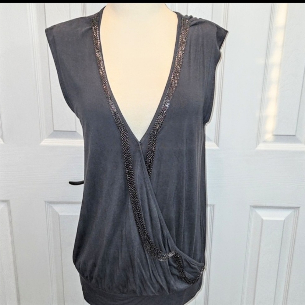 MM COUTURE MISS ME CHARCOAL GRAY SLEEVELESS TOP CHAINLINK DETAIL DEEP V NECK M